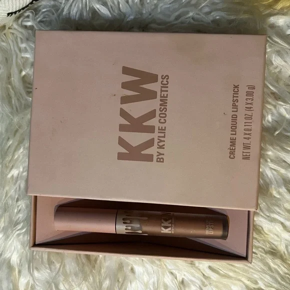 Kylie Cosmetics KKW Crème Liquid Lipstick - Warm Brown - Picture 3 of 4